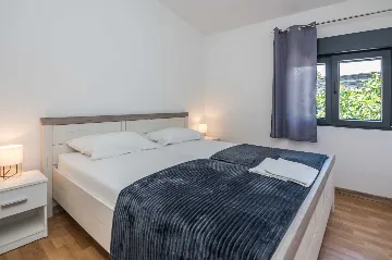 Vir Apartment with Balcony for 3–5 Guests