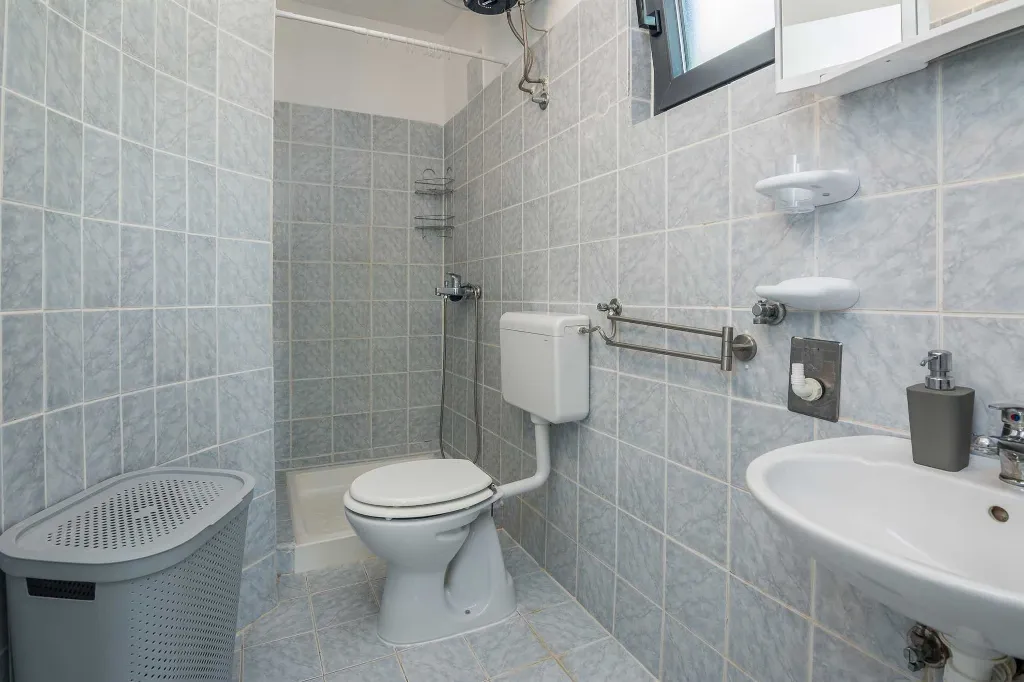 Vir Apartment with Balcony for 3–5 Guests