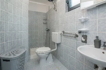 Vir Apartment with Balcony for 3–5 Guests