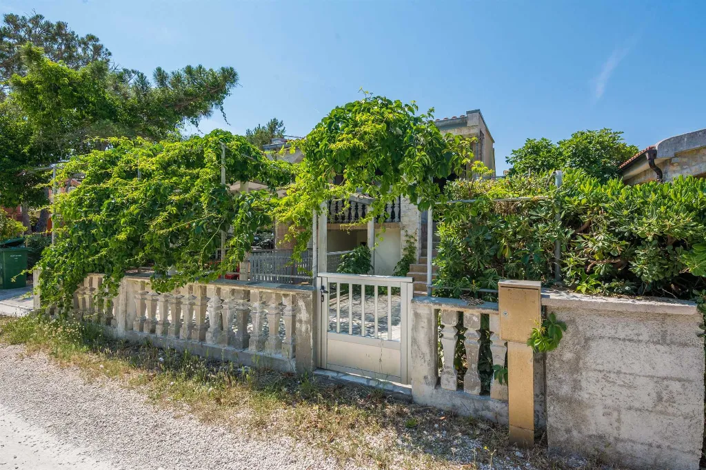 Vir Apartment with Balcony for 3–5 Guests