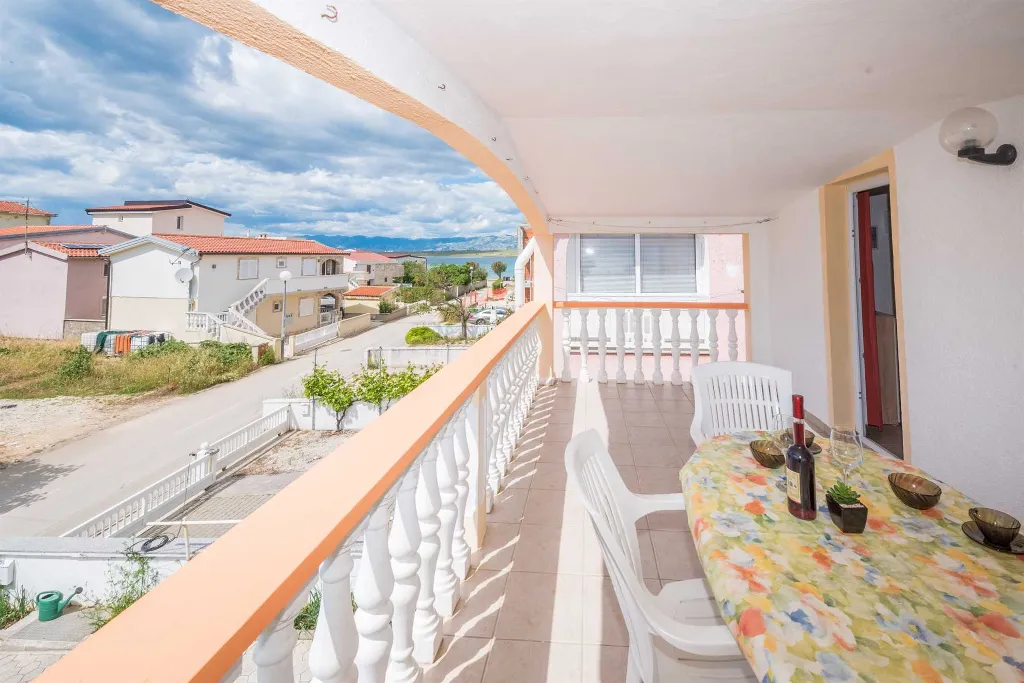 Air-Conditioned Apartment for 4 in Vir