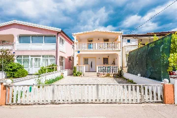 Air-Conditioned Apartment for 4 in Vir