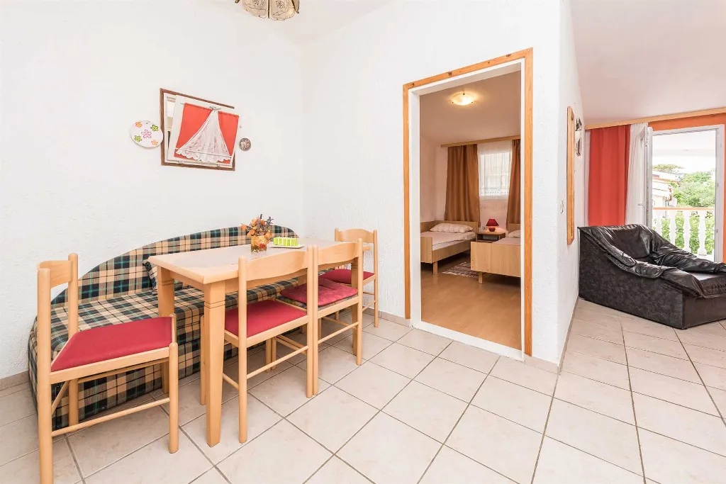 Air-Conditioned Apartment for 4 in Vir