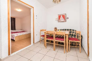 Air-Conditioned Apartment for 4 in Vir