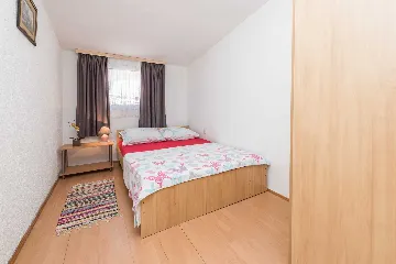 Air-Conditioned Apartment for 4 in Vir