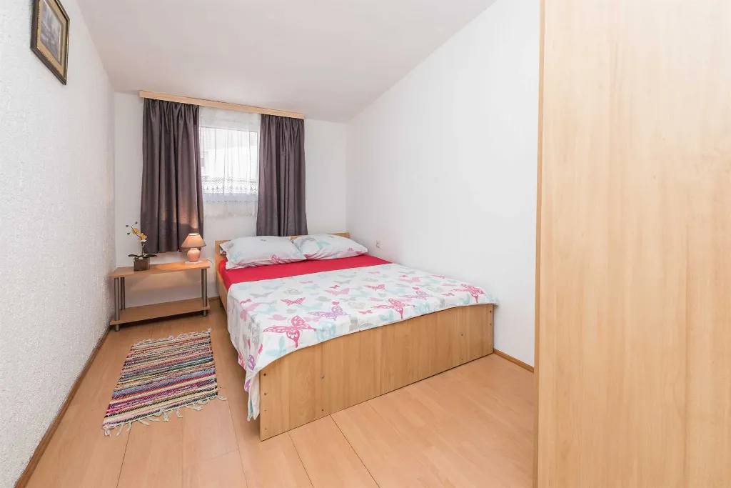 Air-Conditioned Apartment for 4 in Vir