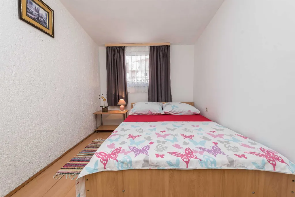 Air-Conditioned Apartment for 4 in Vir