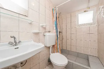 Air-Conditioned Apartment for 4 in Vir