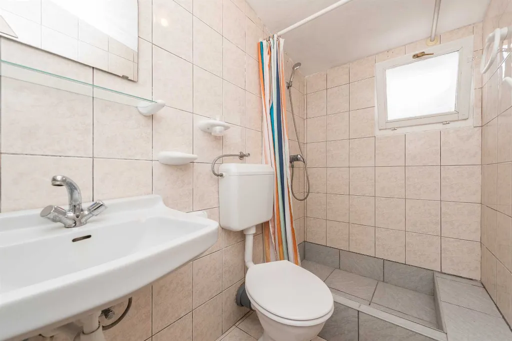 Air-Conditioned Apartment for 4 in Vir