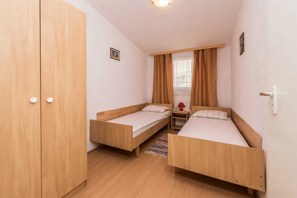 Air-Conditioned Apartment for 4 in Vir