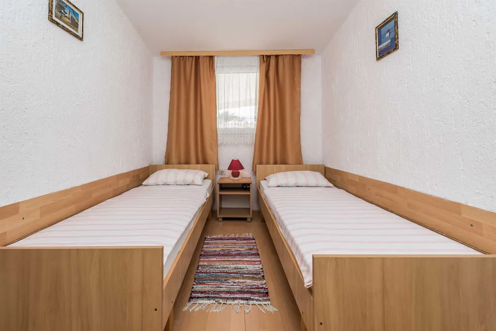 Air-Conditioned Apartment for 4 in Vir