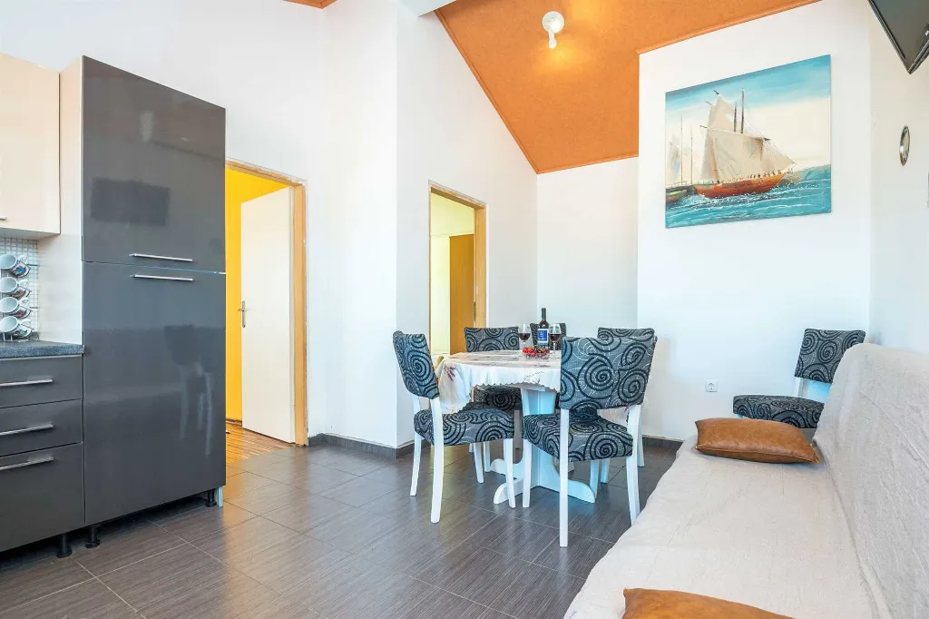 2-Bedroom Apartment with Sea View in Vir