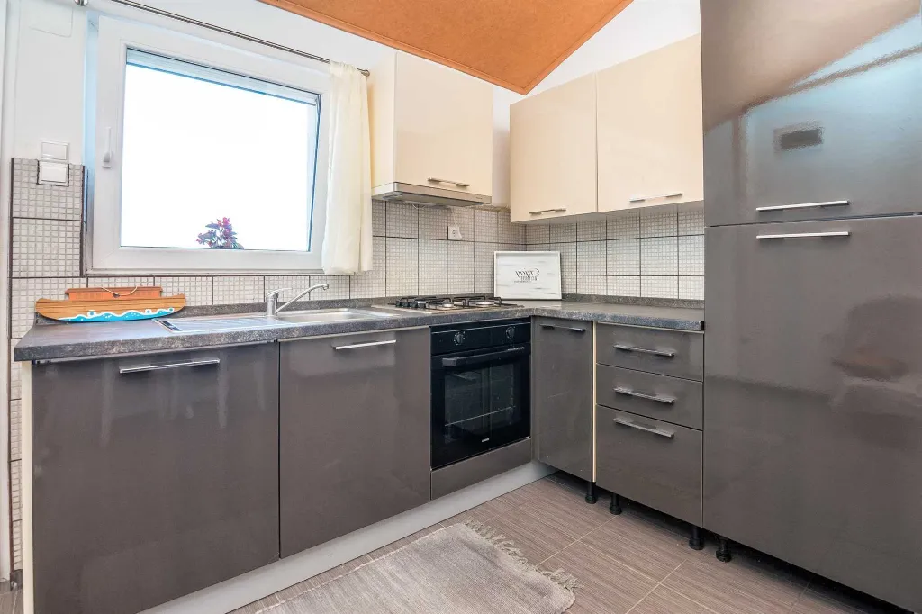 2-Bedroom Apartment with Sea View in Vir