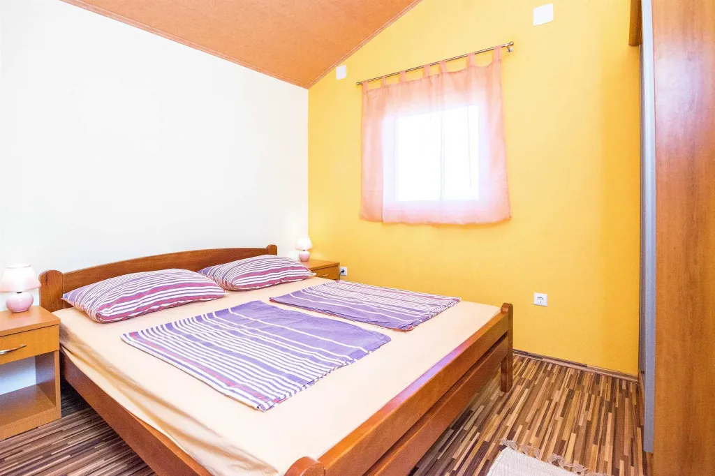 2-Bedroom Apartment with Sea View in Vir