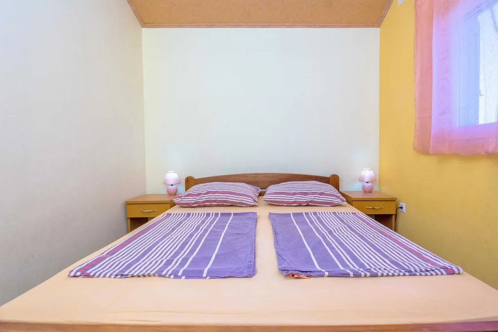 2-Bedroom Apartment with Sea View in Vir