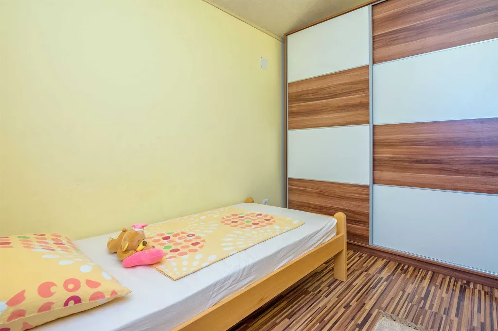 2-Bedroom Apartment with Sea View in Vir