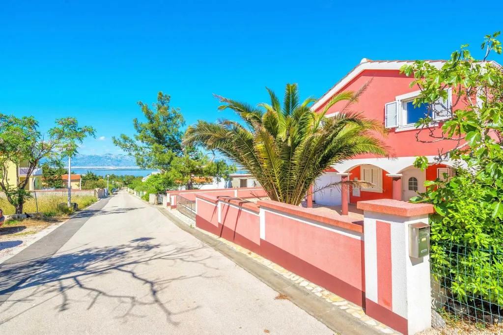 2-Bedroom Apartment with Sea View in Vir
