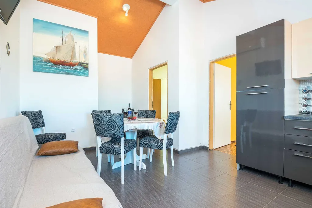 Sea-View Apartment in Vir for 4–5 Guests