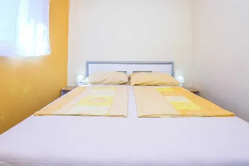 Sea-View Apartment in Vir for 4–5 Guests