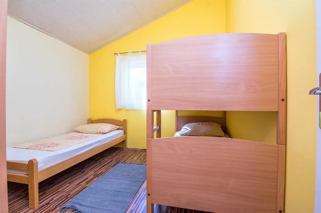 Sea-View Apartment in Vir for 4–5 Guests