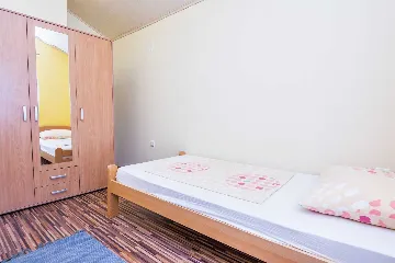 Sea-View Apartment in Vir for 4–5 Guests