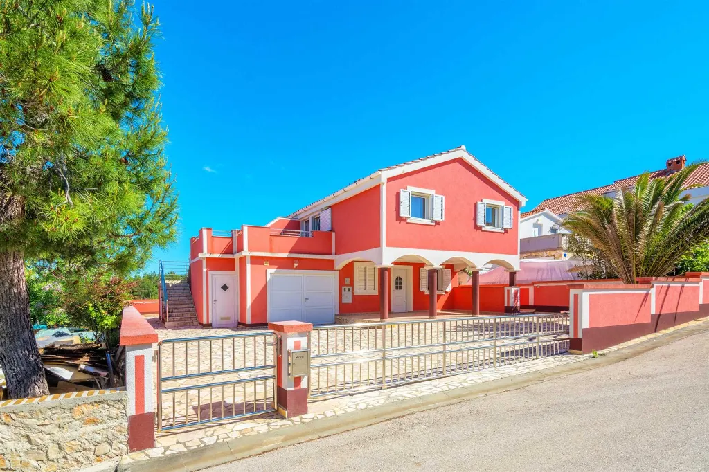 Sea-View Apartment in Vir for 4–5 Guests