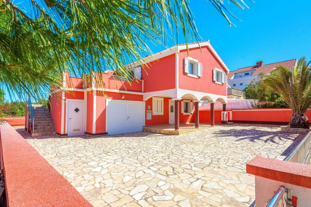 Sea-View Apartment in Vir for 4–5 Guests