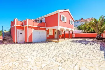 Sea-View Apartment in Vir for 4–5 Guests