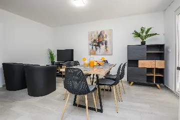 Vir 4-Bedroom Apartment for 7 Guests