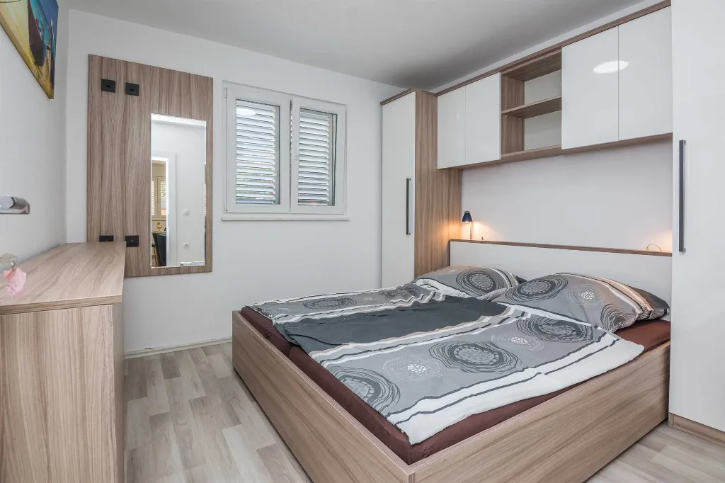 Vir 4-Bedroom Apartment for 7 Guests