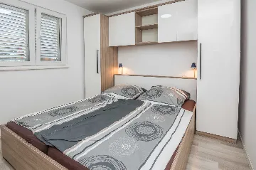 Vir 4-Bedroom Apartment for 7 Guests