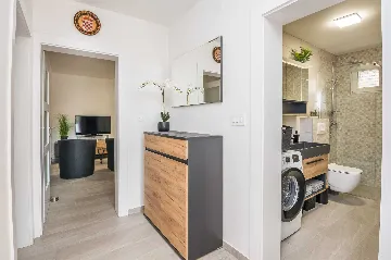 Vir 4-Bedroom Apartment for 7 Guests