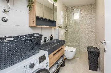 Vir 4-Bedroom Apartment for 7 Guests