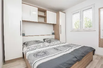 Vir 4-Bedroom Apartment for 7 Guests