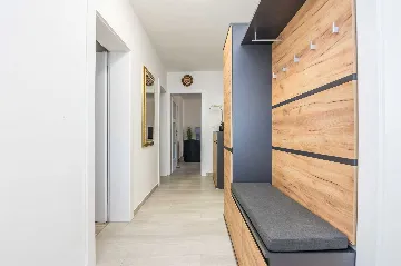 Vir 4-Bedroom Apartment for 7 Guests