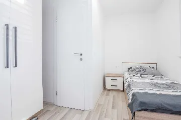 Vir 4-Bedroom Apartment for 7 Guests