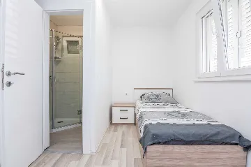 Vir 4-Bedroom Apartment for 7 Guests