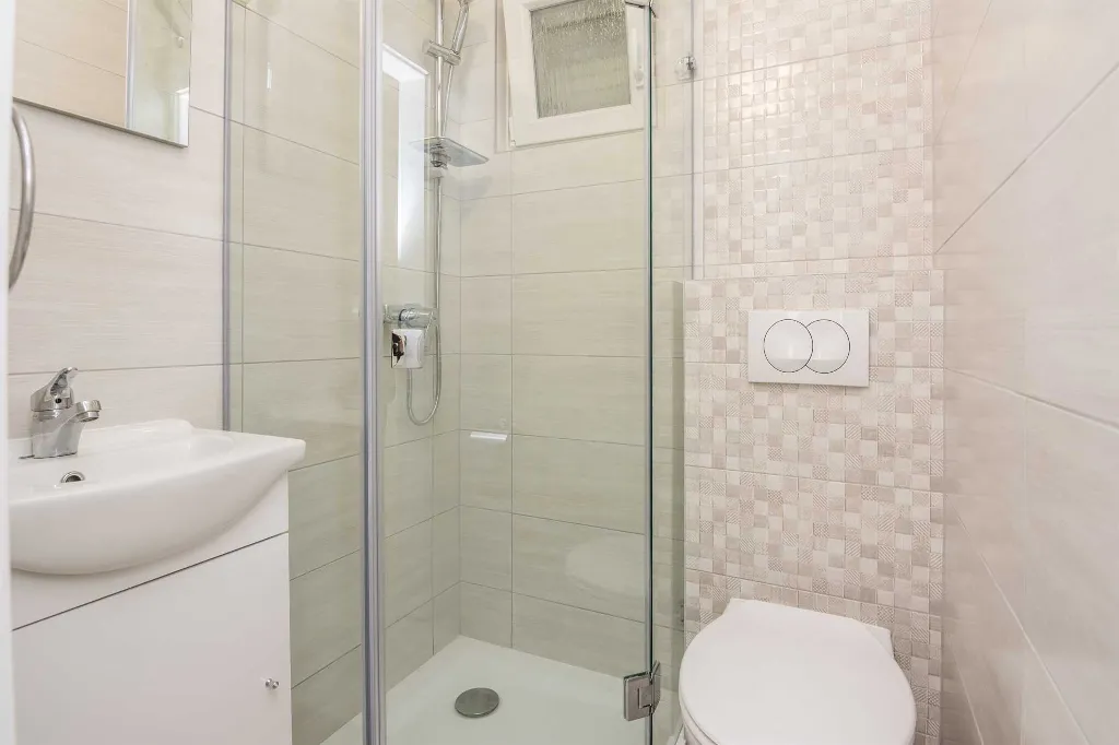 Vir 4-Bedroom Apartment for 7 Guests