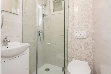 Vir 4-Bedroom Apartment for 7 Guests