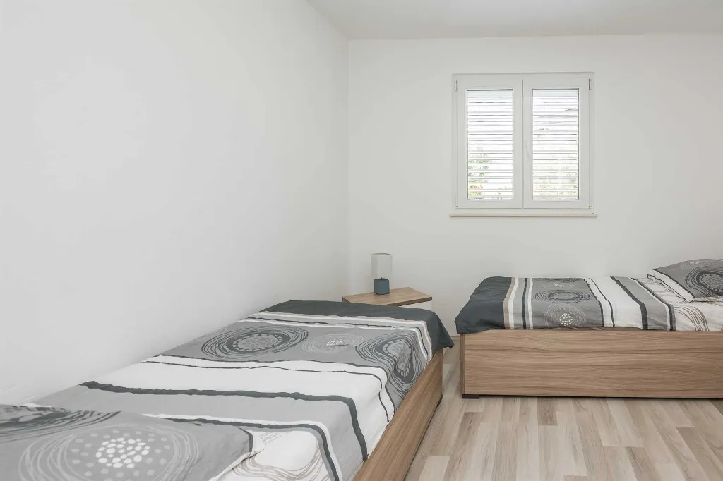 Vir 4-Bedroom Apartment for 7 Guests