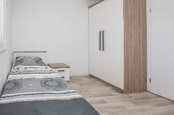 Vir 4-Bedroom Apartment for 7 Guests