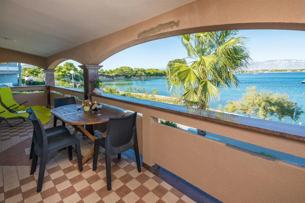 Apartment in Vir, Kozjak with Sea-View Balcony
