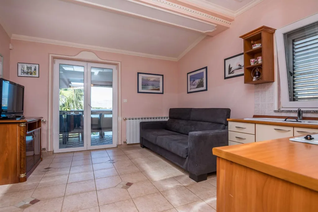 Apartment in Vir, Kozjak with Sea-View Balcony