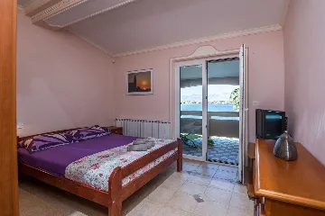 Apartment in Vir, Kozjak with Sea-View Balcony