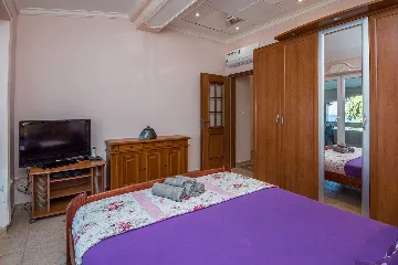 Apartment in Vir, Kozjak with Sea-View Balcony