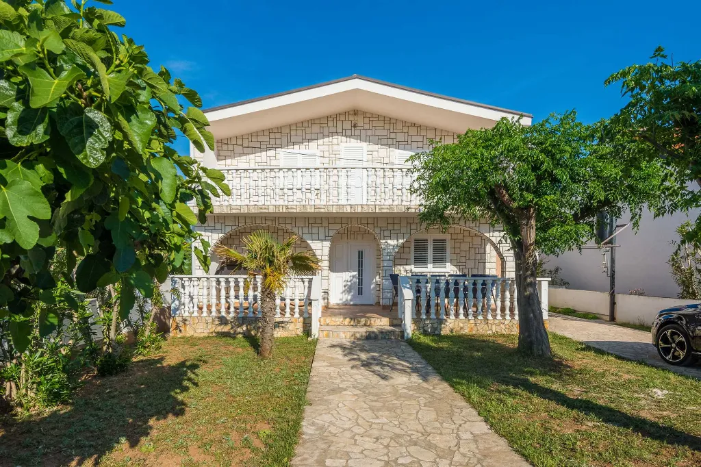4-Bedroom Apartment in Vir for Up to 6