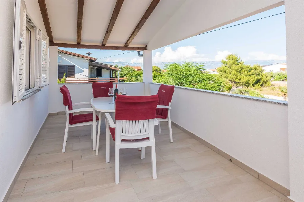 4-Bedroom Apartment in Vir for Up to 6