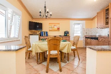 4-Bedroom Apartment in Vir for Up to 6