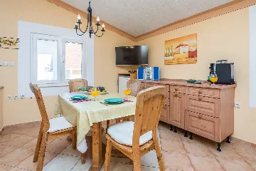 4-Bedroom Apartment in Vir for Up to 6