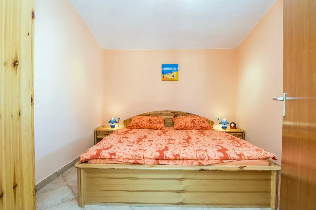 4-Bedroom Apartment in Vir for Up to 6